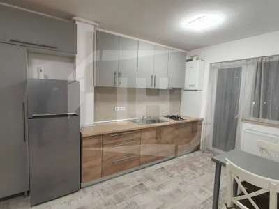 Apartament 2 camere, semidecomandat, parcare, zona Vivo