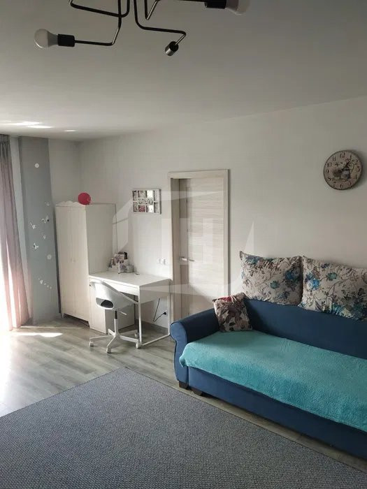 Apartament 2 camere, semidecomandat, parcare, zona Vivo