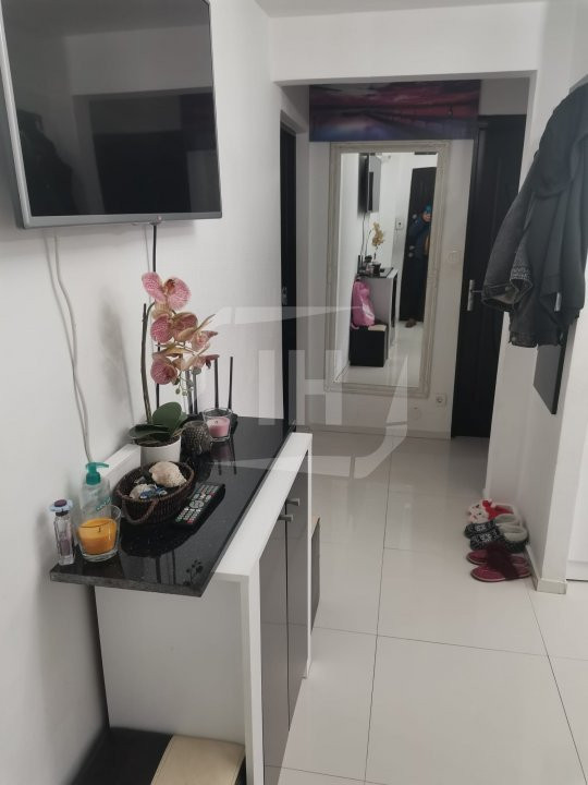 Apartament cu 2 decomandat, parcare, zona Primariei