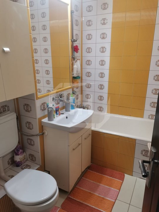 Apartament cu 2 decomandat, parcare, zona Primariei