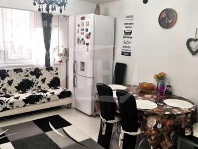 Apartament cu 2 decomandat, parcare, zona Primariei