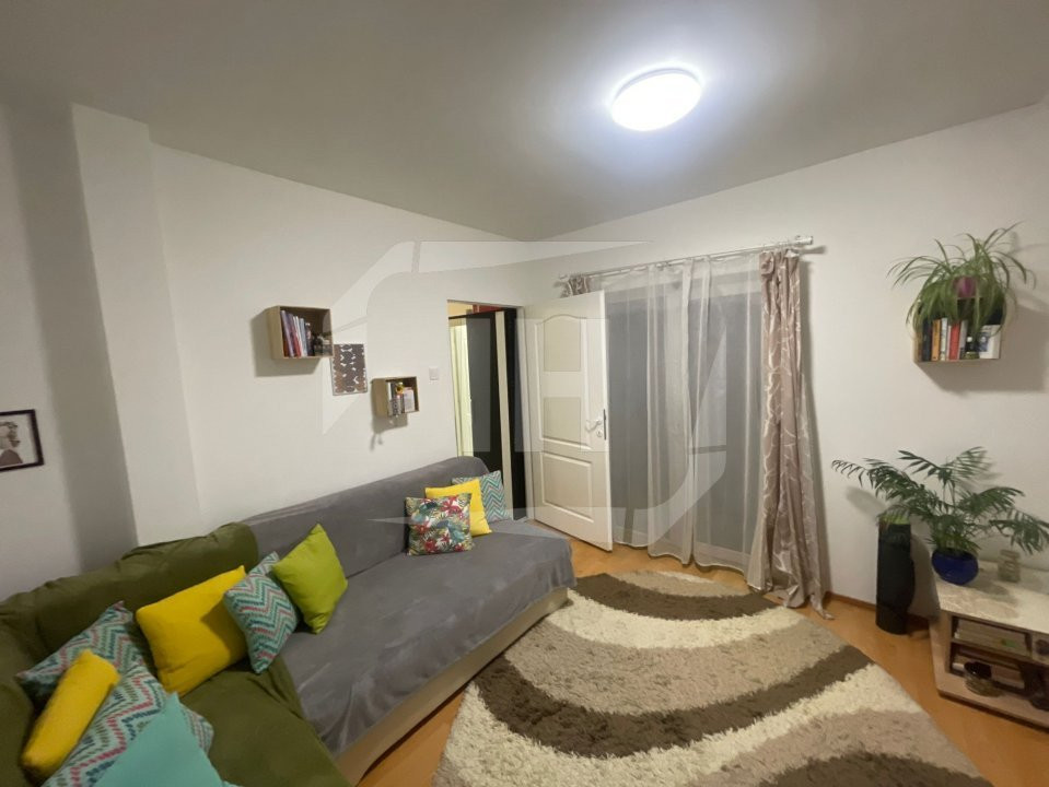 Apartament  decomandat, etaj intermediar, zona Liviu Rebreanu.