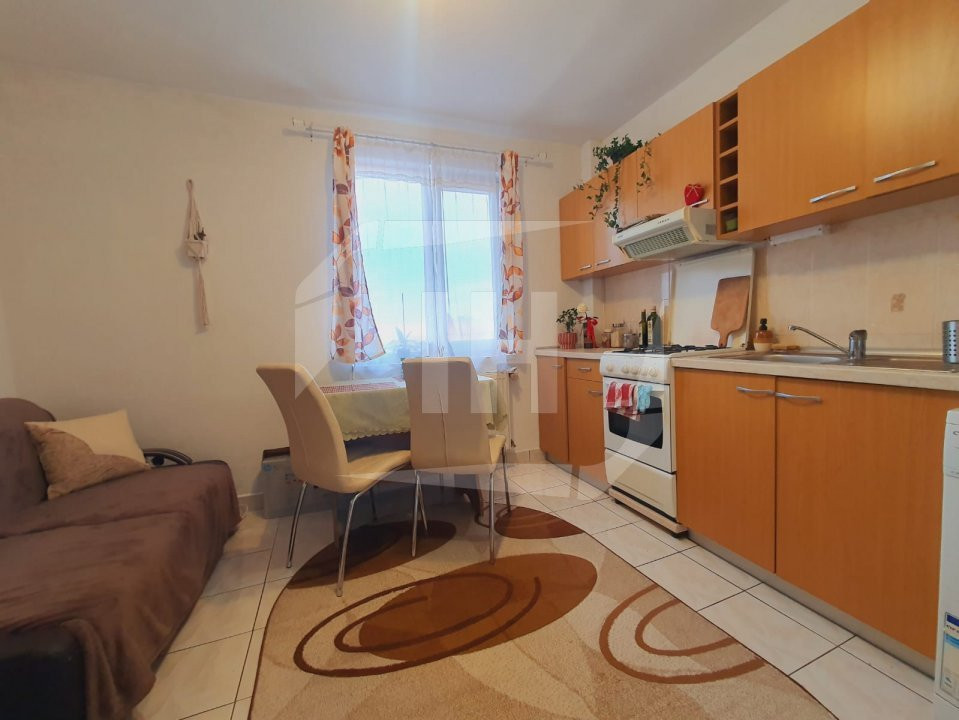 Apartament  decomandat, etaj intermediar, zona Liviu Rebreanu.