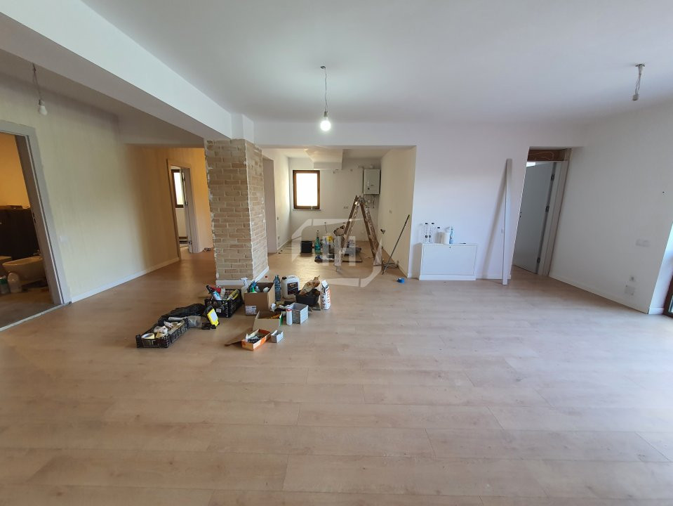 Apartament 4 camere, terasa de 50 mp, complet finisat