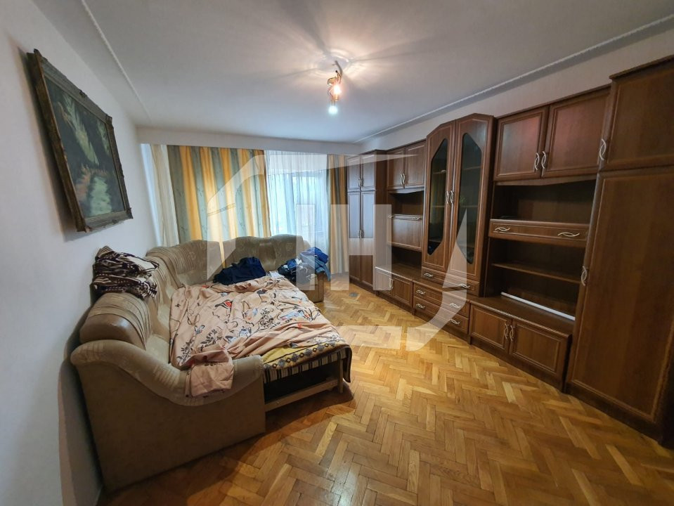 Apartament cu 3 camere, decomandat, zona Iulius Mall