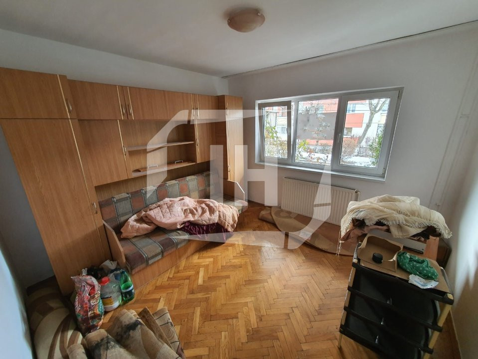 Apartament cu 3 camere, decomandat, zona Iulius Mall