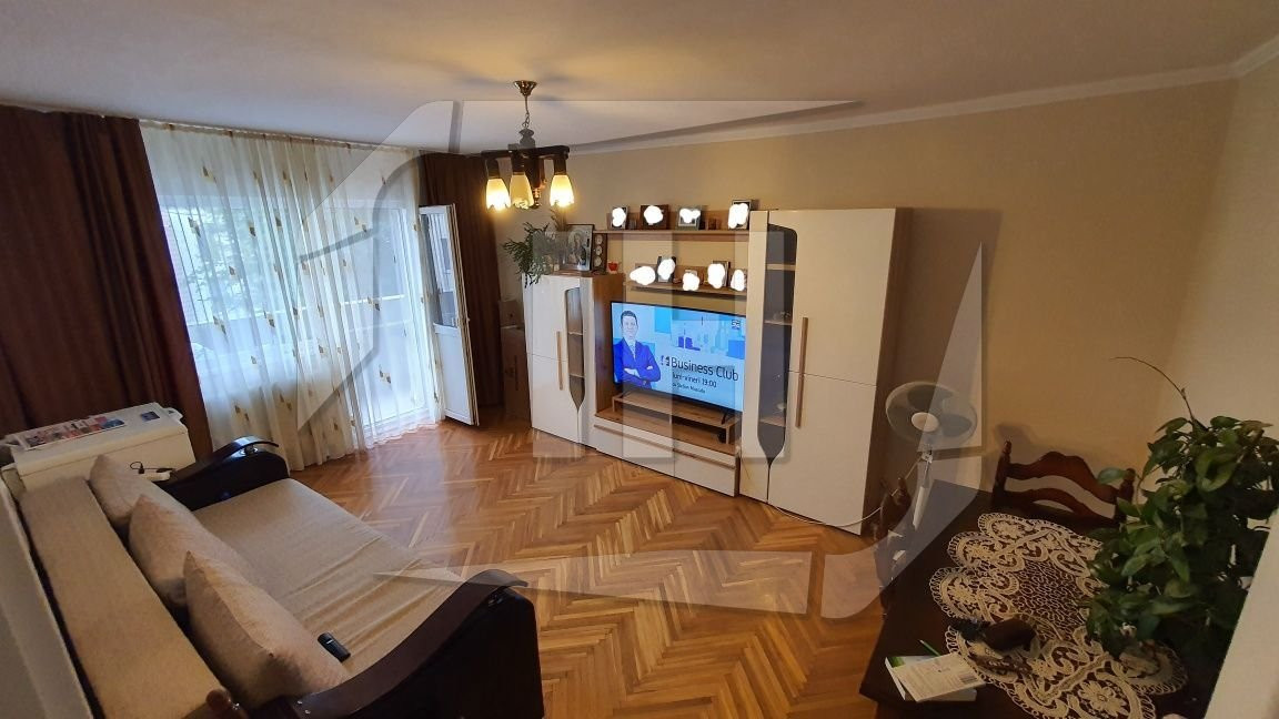 Apartament 4 camere, parcare, zona Strazii Dambovitei