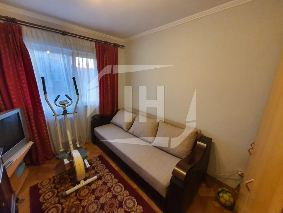 Apartament 4 camere, parcare, zona Strazii Dambovitei