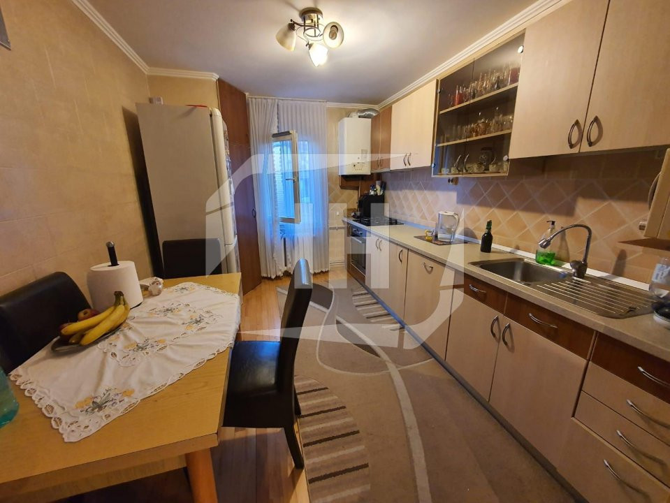 Apartament 4 camere, parcare, zona Strazii Dambovitei