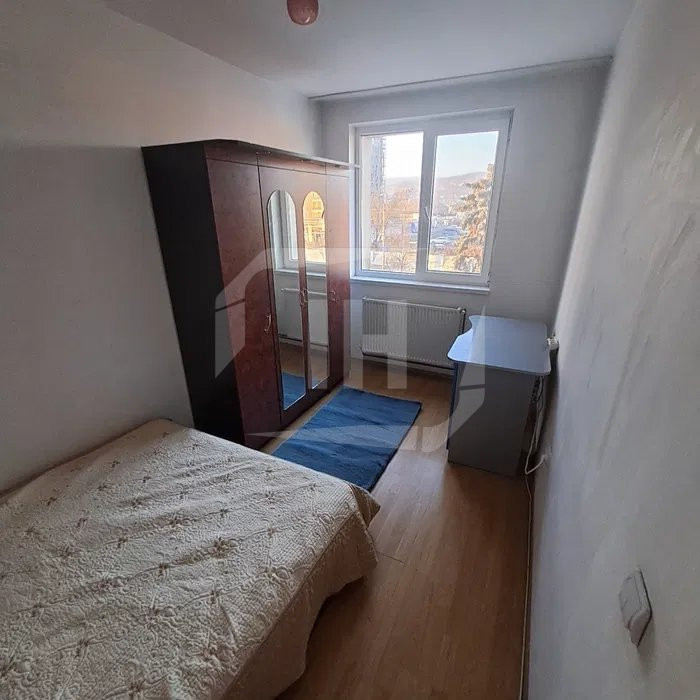 Apartament 3 camere, etajul 2, zona Piata Abator