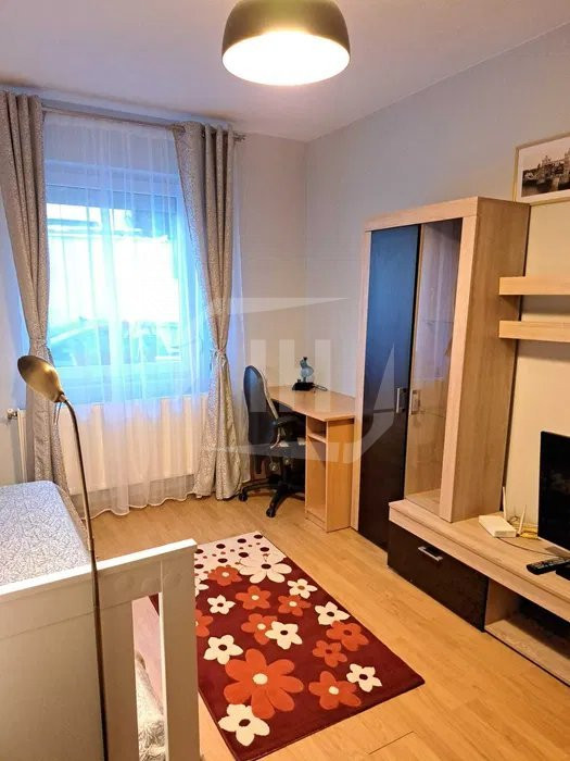 Apartament o camera, decomandat, curte, parcare, Zona UMF-Zorilor